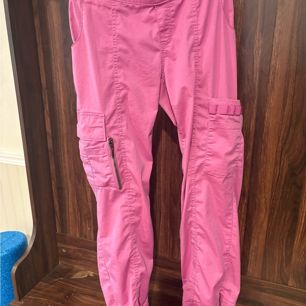Women's  Petite XS beyond scrubs brand scrub pants, Pink Cargo.